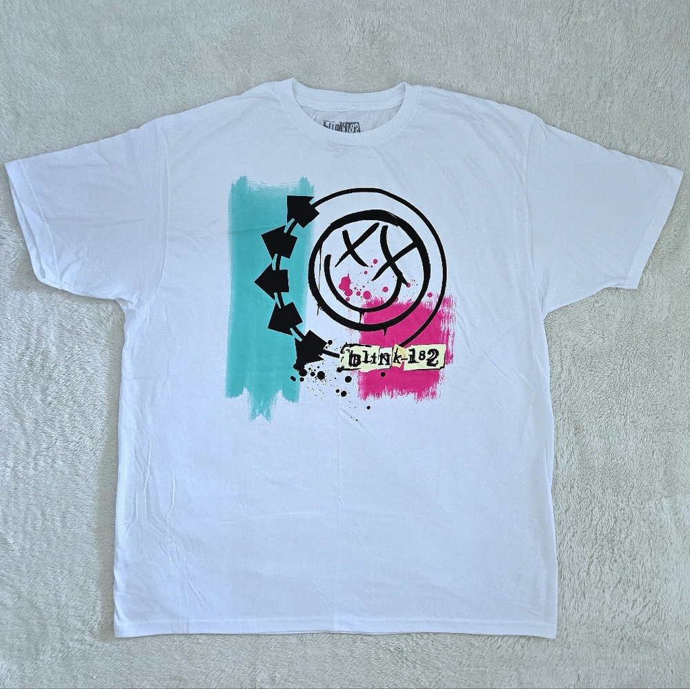 Blink-182🎶 Graphic Tee👕 - NWOT